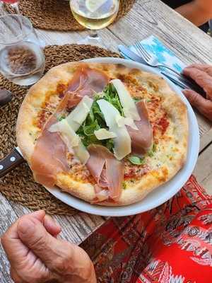 Henry Likes Pizza Santanyi