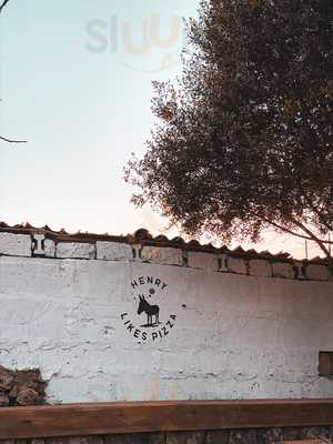 Henry Likes Pizza Santanyi