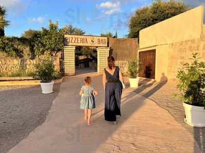 Henry Likes Pizza Santanyi