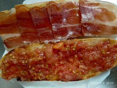 Bar Cafeteria Centre De Majors " La Plaça"