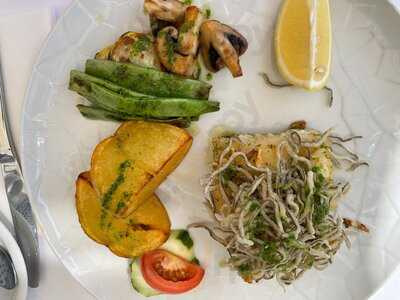 Waves Bar Restaurant