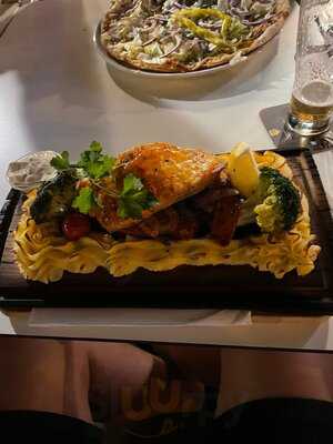 Robban’s Kök Och Bar