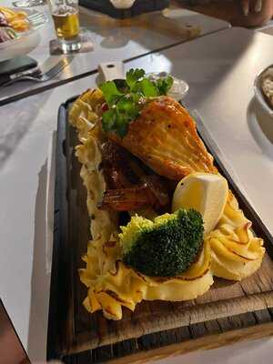 Robban’s Kök Och Bar