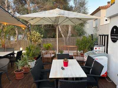 One By One Food & Drinks