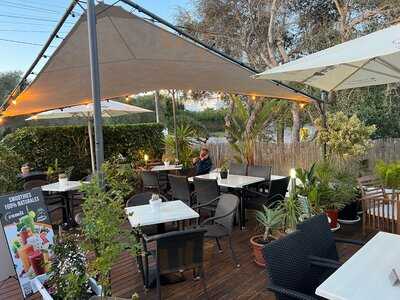 One By One Food & Drinks