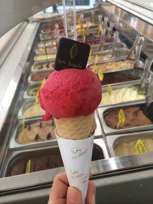 Levi Angelo Gelato & Chocolate
