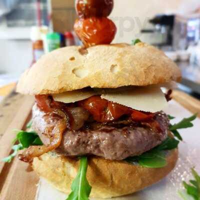 Lo Squalo Surf & Tiki Bar