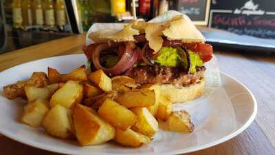 Lo Squalo Surf & Tiki Bar