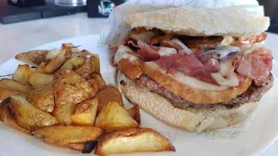 Lo Squalo Surf & Tiki Bar