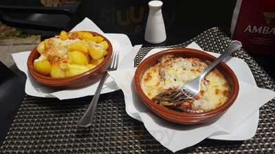 Black And White Lounge Fusion Bar