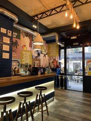 The Quick Greek Muntaner