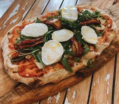 Bij Ons Hapjes En Drankjes