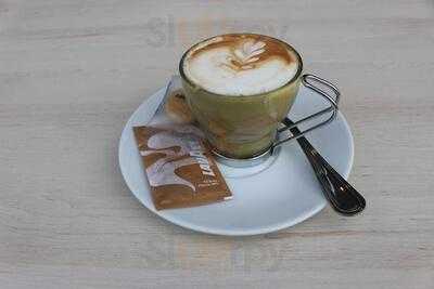 Bij Ons Hapjes En Drankjes