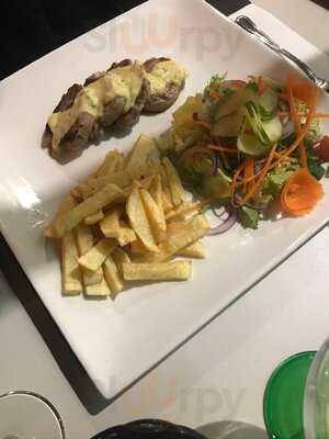 Gloria's Restaurant Cafetería Taperia