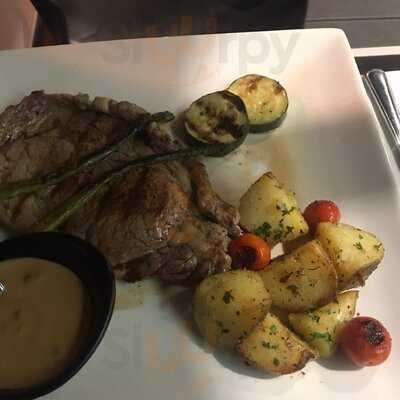 Gloria's Restaurant Cafetería Taperia