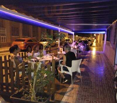 Jax, Gastro-bar & Lounge