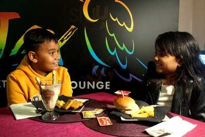 Jax, Gastro-bar & Lounge