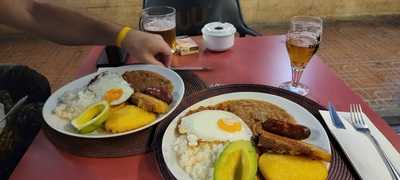 Jax, Gastro-bar & Lounge