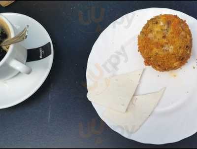 El Cafelito & Algo Mas