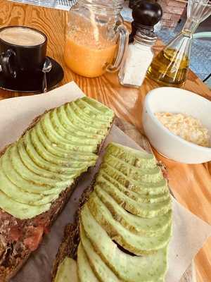 Café Pendiente Brunch & Drinks