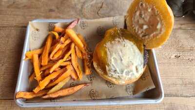 Lydia's Smokehouse - Photo 8