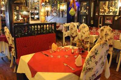 Henry's Restaurant & Bar