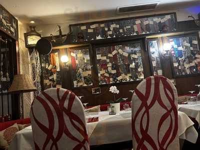 Henry's Restaurant & Bar