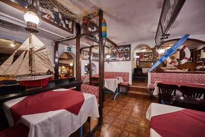 Henry's Restaurant & Bar