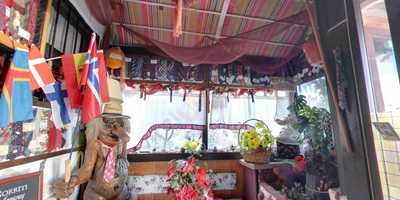 Henry's Restaurant & Bar