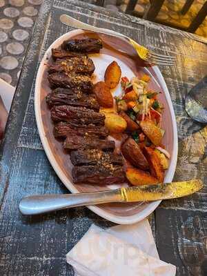 Carbón Carbón Grill & Drinks