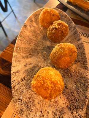 Nomada Street Food And Deli