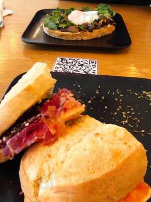 Cafeteros Coffee Roasters