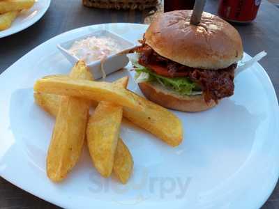 Octavios Bar & Grill