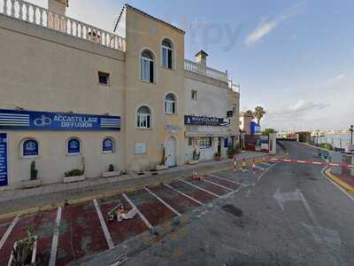 Octavios Bar & Grill