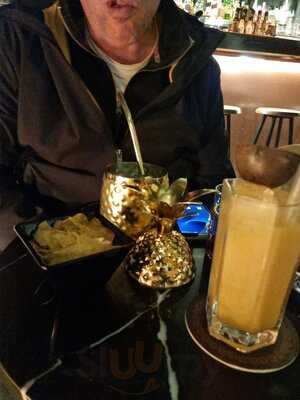 Quentin's American Bar