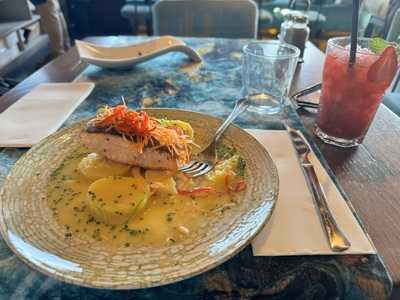 Saluka Restaurant & Lounge