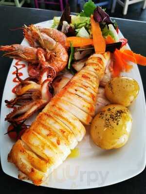 Leo's Grill - Photo 8