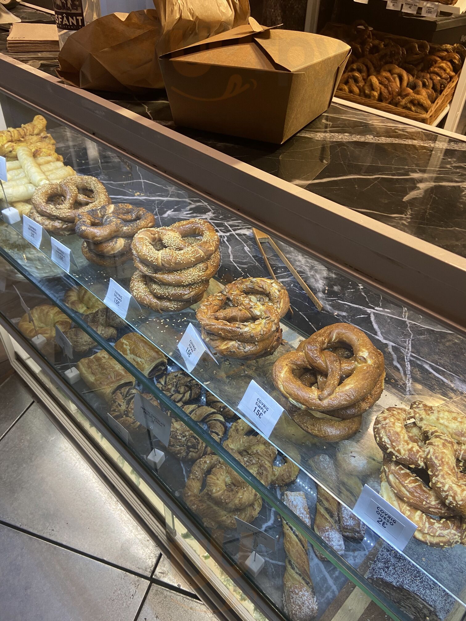 Sfant, La Covrigaria