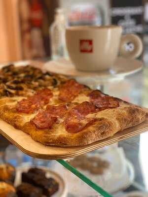 Roxy Focacceria Y Cafe