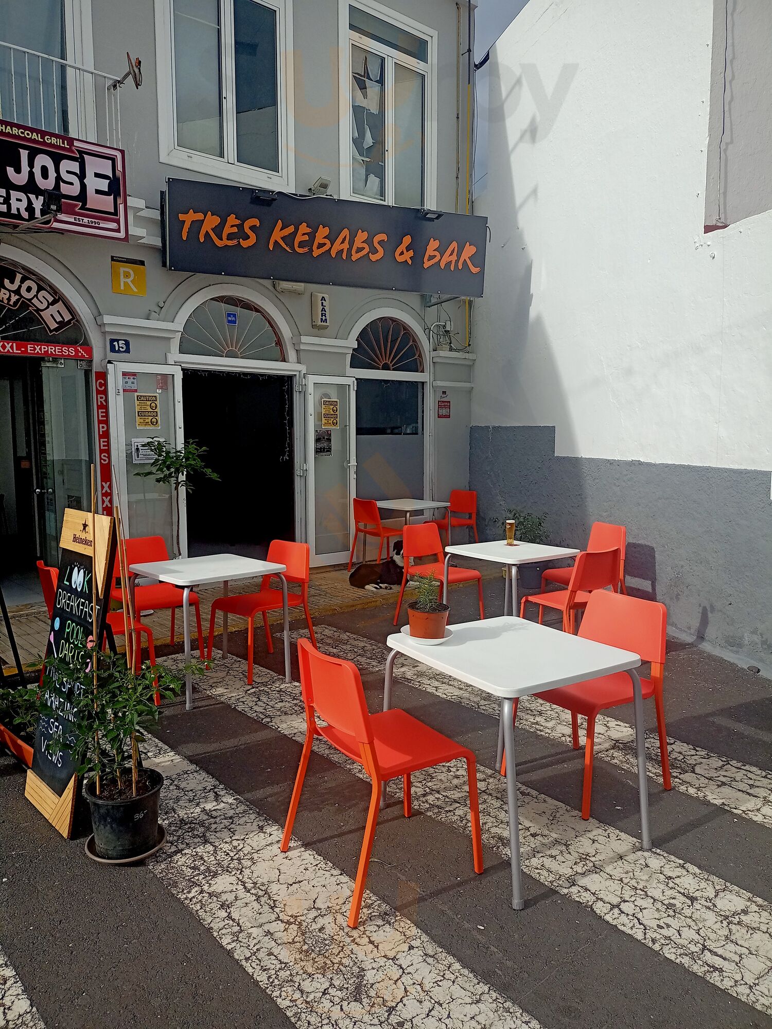 Tres Kebabs Restaurant & Bar