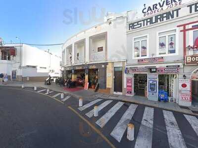 Tres Kebabs Restaurant & Bar