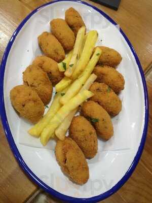 La Tradicional Tapas Y Vinos