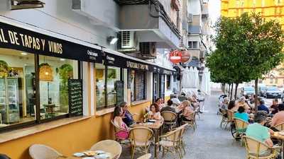 La Tradicional Tapas Y Vinos
