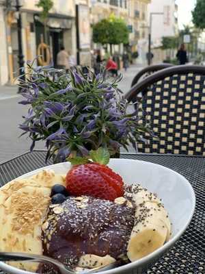 Broccolini's Vegan Bistro