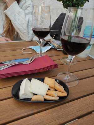 Sui Géneris Vins I Formatges