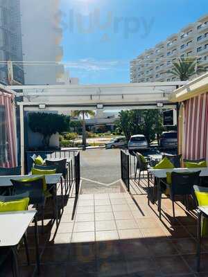 Keaney's Irish Bar & Café