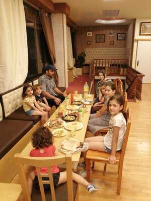 Cafeteria Estrella Especialidad Comida De Siria