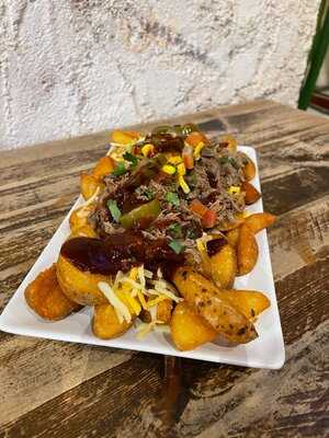 Frida Luna Bar & Grill