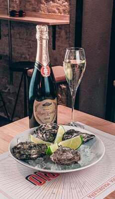 Del Barrio Taberna Madrileña