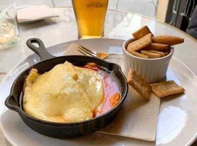 Mucho Cielo Y Mucho Mar